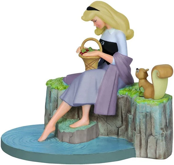 Precious Moments Disney Showcase Collection Dreams Of Love Figurine